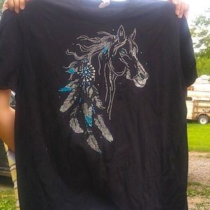 Tshirt black with horse design.